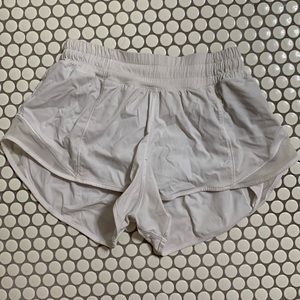 Lululemon White Hotty Hot Lined Shorts 2.5”